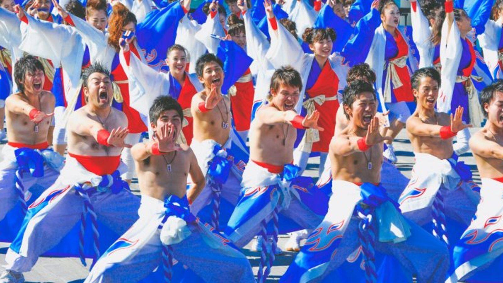 日本の伝統舞踊衣装で現代の祝祭を彩る