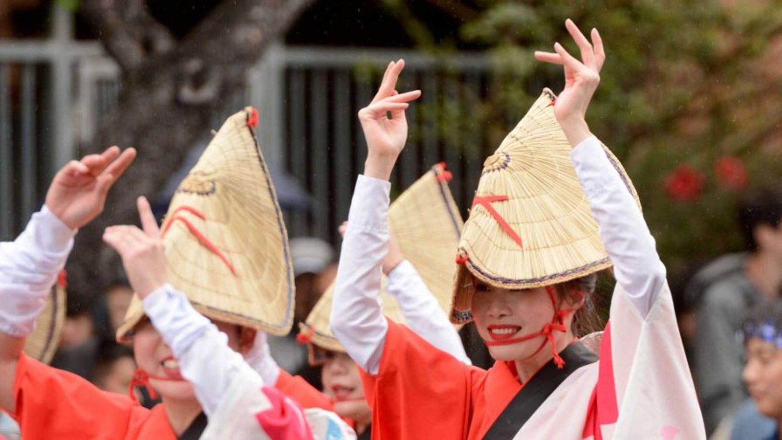 日本の伝統舞踊祭りの装い