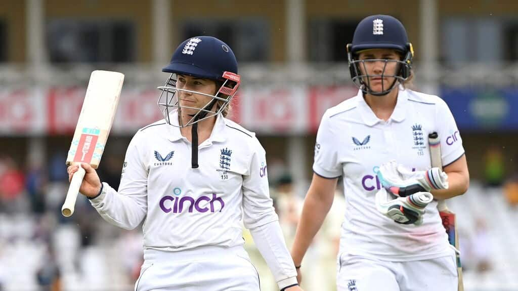 England's female domestic cricketers to receive equal pay from 2025