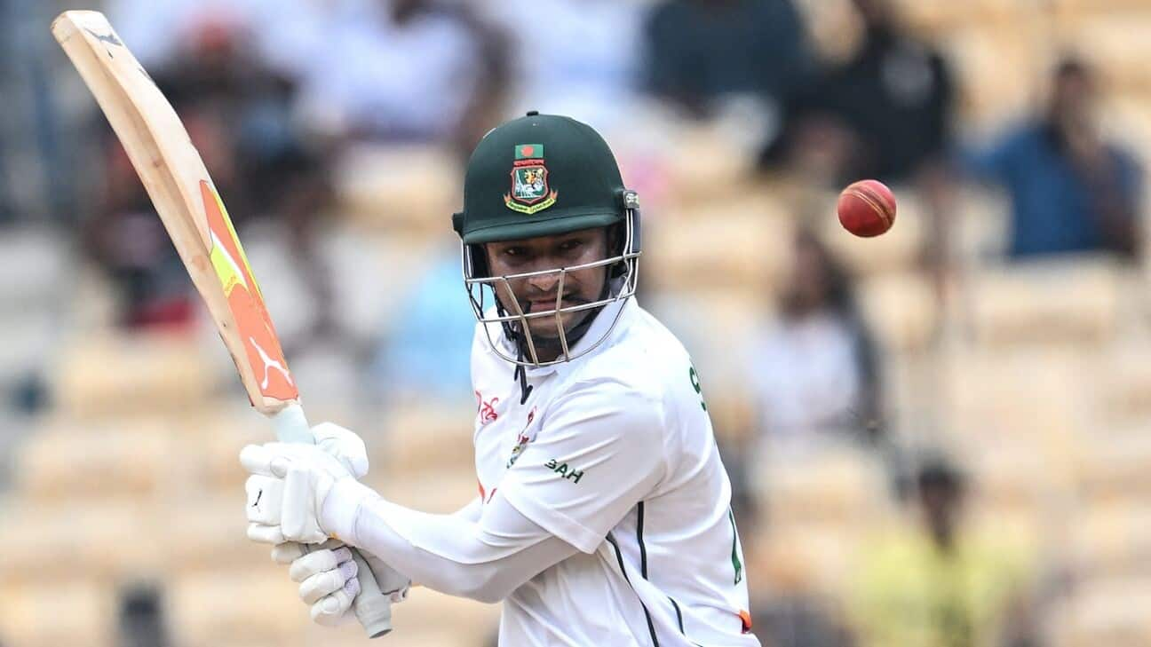 Shakib Al Hasan uses neck strap for head-positioning while batting