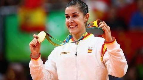 Carolina Marin offers medals to healthcare workers amid COVID-19 pandemic Carolina Marin offers medals to healthcare workers amid COVID-19 pandemic