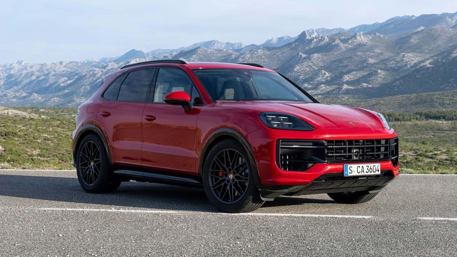 2025 Porsche Cayenne GTS goes official with improved performance