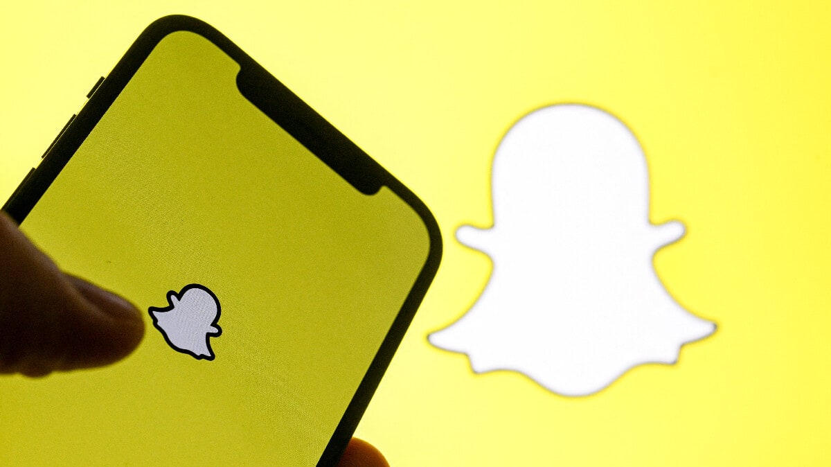 Snapchat's new 'Footsteps' feature lets you track your travel history