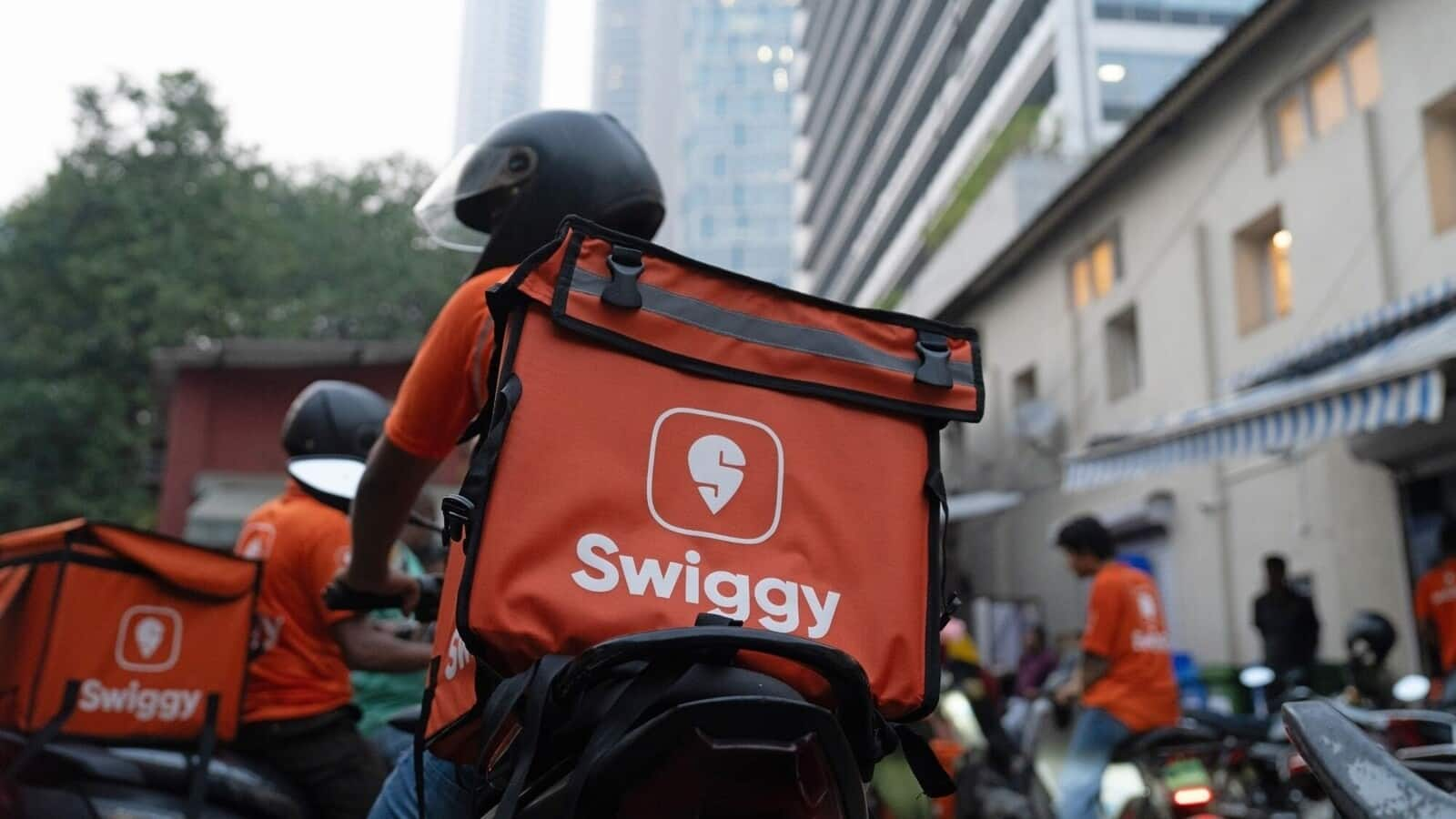 Swiggy hiring top executives from Amazon, Flipkart for e-commerce expansion