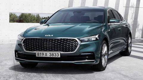 Kia K9 (facelift), with larger grille and redesigned lights, revealed Kia K9 (facelift), with larger grille and redesigned lights, revealed