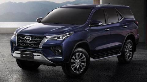 Toyota Fortuner (facelift) launched in India at Rs. 30 lakh Toyota Fortuner (facelift) launched in India at Rs. 30 lakh