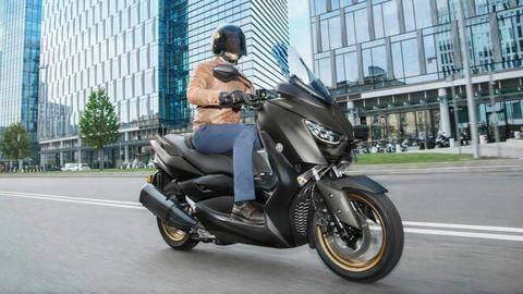 2021 Yamaha XMAX maxi-style scooter revealed for the Japanese market 2021 Yamaha XMAX maxi-style scooter revealed for the Japanese market