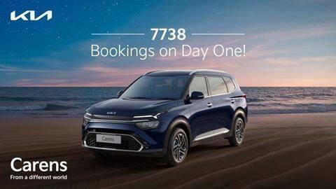 Kia Carens SUV receives 7,738 bookings in a single day Kia Carens SUV receives 7,738 bookings in a single day