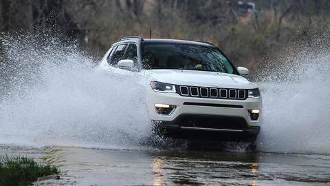 India-bound Jeep Compass (facelift) unveiled: Details here India-bound Jeep Compass (facelift) unveiled: Details here