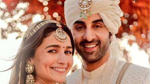 Ranbir Kapoor-Alia Bhatt hold black, metallic-themed reception: Check out pictures Ranbir Kapoor-Alia Bhatt hold black, metallic-themed reception: Check out pictures