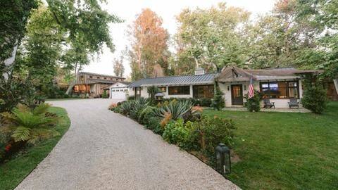 Reese Witherspoon sells picturesque Malibu farmhouse Reese Witherspoon sells picturesque Malibu farmhouse