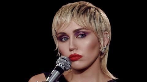 Miley Cyrus finds women 'way hotter,' calls penis 'wonderful sculptures' Miley Cyrus finds women 'way hotter,' calls penis 'wonderful sculptures'