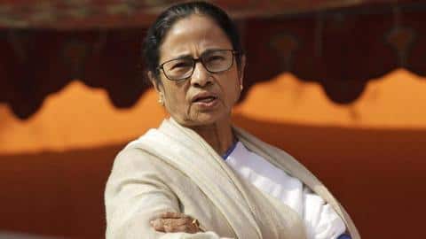 Mamata Banerjee to distribute 50,000 footballs on 'Khela Hobe Diwas' Mamata Banerjee to distribute 50,000 footballs on 'Khela Hobe Diwas'