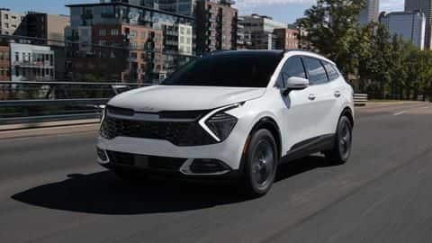 It sports a two-part grille and boomerang-shaped DRLs