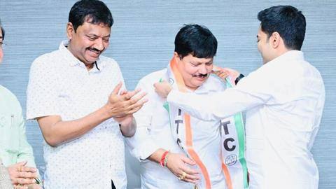 WB: BJP MP Arjun Singh's 'ghar wapsi,' joins TMC again WB: BJP MP Arjun Singh's 'ghar wapsi,' joins TMC again