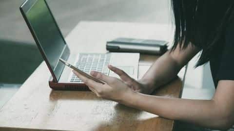 How can a taxpayer claim income tax refund? How can a taxpayer claim income tax refund?