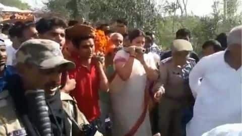 Amethi: Smriti Irani lends shoulder to close aide's mortal remains Amethi: Smriti Irani lends shoulder to close aide's mortal remains