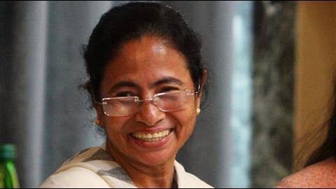 West Bengal CM Mamata Banerjee backs LK Advani for President West Bengal CM Mamata Banerjee backs LK Advani for President