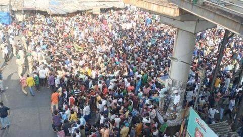 Mumbai: Unhappy with lockdown extension, thousands protest at Bandra station Mumbai: Unhappy with lockdown extension, thousands protest at Bandra station