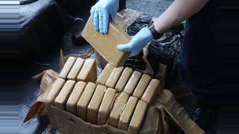 Delhi: Two inter-state drug racketeers arrested; Rs. 5.6cr-worth drugs seized Delhi: Two inter-state drug racketeers arrested; Rs. 5.6cr-worth drugs seized
