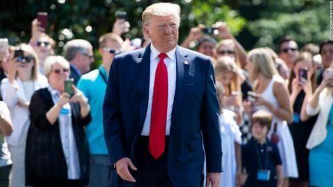 Trump describes Darroch as 'wacky', 'stupid', and 'pompous fool' Trump describes Darroch as 'wacky', 'stupid', and 'pompous fool'