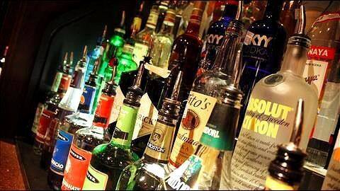 Maharashtra: Major relief to liquor vends after five dry months Maharashtra: Major relief to liquor vends after five dry months