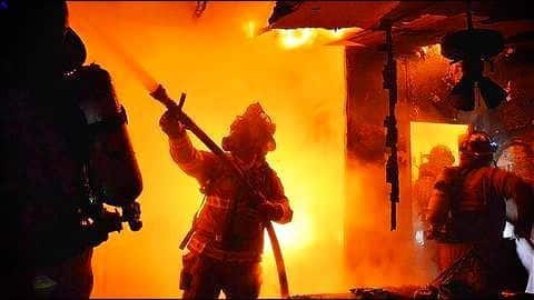 Mumbai: Major blaze breaks out in commercial building in Kandivali Mumbai: Major blaze breaks out in commercial building in Kandivali