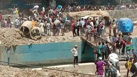 Mumbai: Migrants throng Bandra station to board Bihar-bound special train Mumbai: Migrants throng Bandra station to board Bihar-bound special train