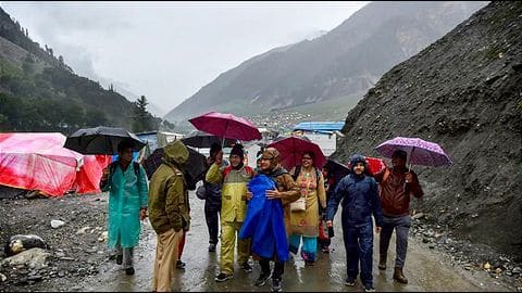 Amarnath Yatra from Jammu resumes after weather conditions improve Amarnath Yatra from Jammu resumes after weather conditions improve