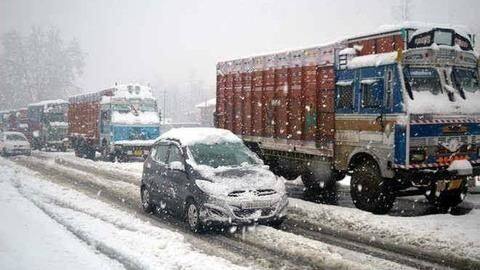 Surface links between Kashmir, rest of country remain cut off Surface links between Kashmir, rest of country remain cut off