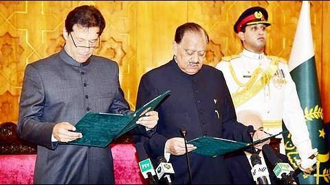 Imran Khan wrongly pronounced Urdu words while taking oath Imran Khan wrongly pronounced Urdu words while taking oath