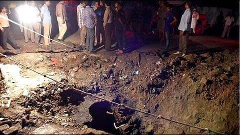 Sewer Deaths: Three laborers die cleaning sewer in Noida Sewer Deaths: Three laborers die cleaning sewer in Noida