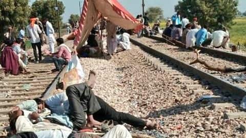 Railway line connecting Delhi to Mumbai blocked Railway line connecting Delhi to Mumbai blocked