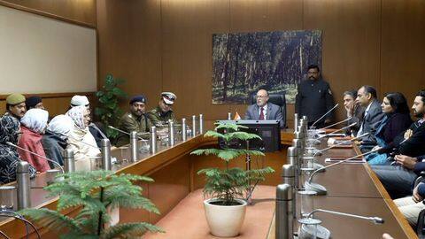 CAA: Shaheen Bagh protesters meet with Lieutenant Governor Anil Baijal CAA: Shaheen Bagh protesters meet with Lieutenant Governor Anil Baijal