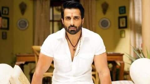 Sonu Sood pays surprise visit to a fan's food stall Sonu Sood pays surprise visit to a fan's food stall