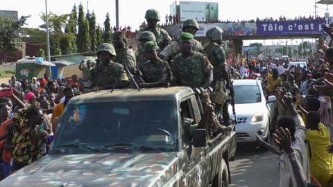 Soldiers detain Guinea's president, dissolve government Soldiers detain Guinea's president, dissolve government