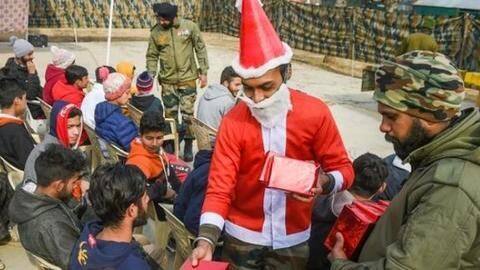 On Christmas, Army plays Santa for kids in Kashmir On Christmas, Army plays Santa for kids in Kashmir