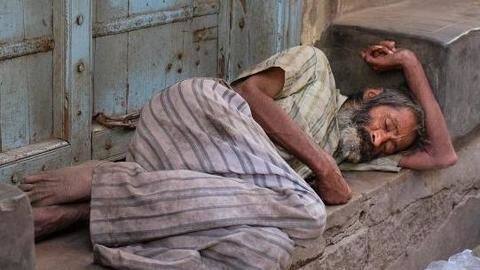 Treat homeless people with humanity: Indore official to staff Treat homeless people with humanity: Indore official to staff