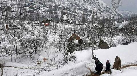Intense cold wave conditions in Kashmir, Srinagar freezes Intense cold wave conditions in Kashmir, Srinagar freezes