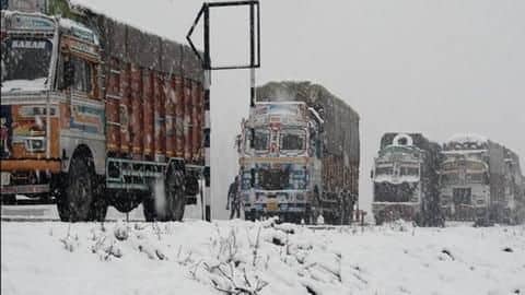 Snowfall leads to closure of Jammu-Srinagar National Highway Snowfall leads to closure of Jammu-Srinagar National Highway