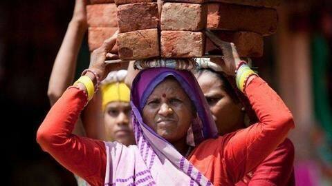 Uttarakhand: Online registration hurdle for laborers to get COVID-19 jabs Uttarakhand: Online registration hurdle for laborers to get COVID-19 jabs