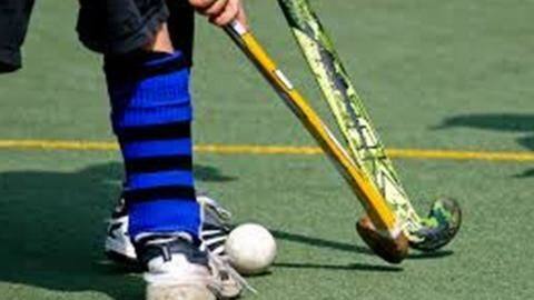 Odisha: Man balances hockey stick on index finger for hours Odisha: Man balances hockey stick on index finger for hours
