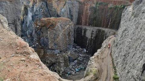 TN: 4 workers trapped in stone quarry, rescue operation underway TN: 4 workers trapped in stone quarry, rescue operation underway