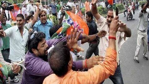 Howrah: BJP-TMC clash; several injured, many vehicles vandalized Howrah: BJP-TMC clash; several injured, many vehicles vandalized