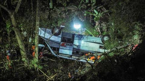 Indonesia: Bus plunges into ravine killing 27 pilgrims Indonesia: Bus plunges into ravine killing 27 pilgrims
