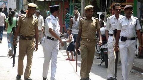 Kolkata man stabbed by snatchers, two others robbed Kolkata man stabbed by snatchers, two others robbed
