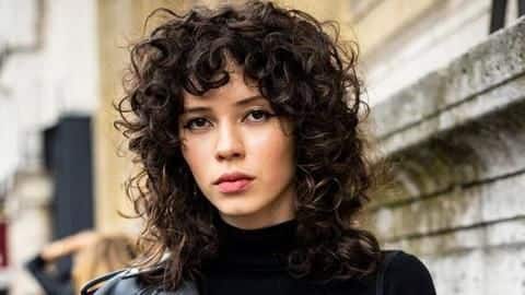 How to cut, style, and take care of frizzy hair How to cut, style, and take care of frizzy hair