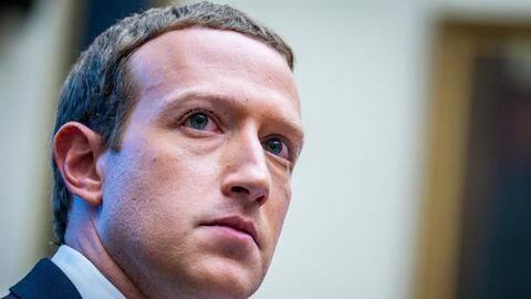 Zuckerberg tells Facebook employees "to inflict pain" on Apple Zuckerberg tells Facebook employees "to inflict pain" on Apple