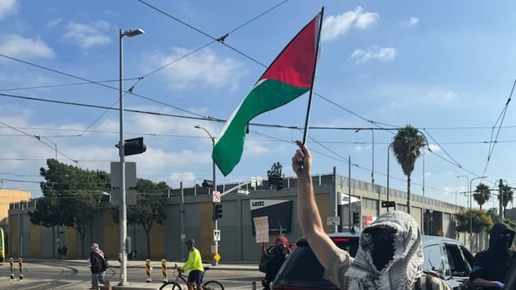 Pro-Gaza protesters delay 76th Primetime Emmy Awards