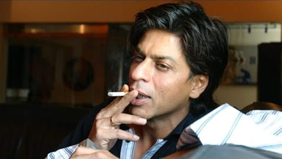 Viral video: Shah Rukh Khan announces he has quit smoking